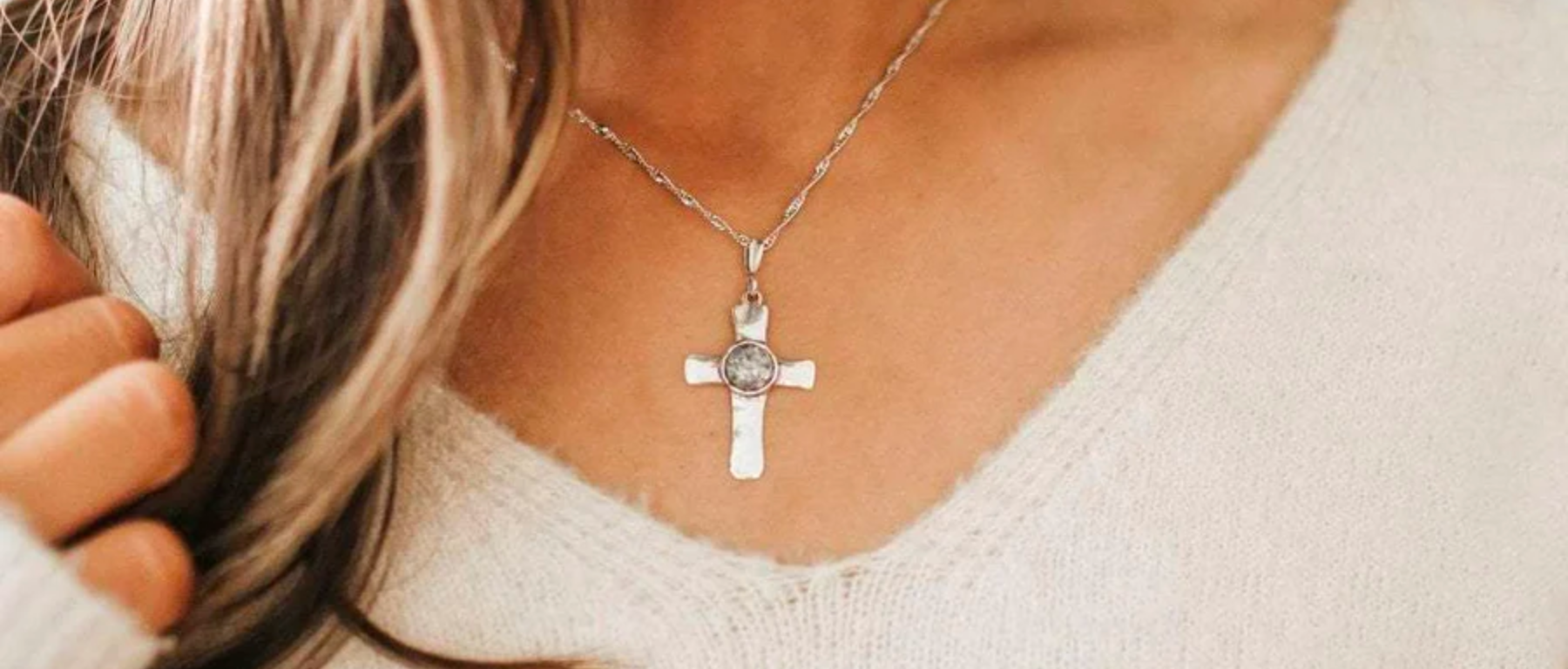 ROMAN GLASS PATINA CROSS PENDANT IN HAMMERED STERLING SILVER
